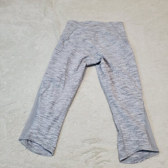 Lululemon Train Times Gray White Mesh Active Gym 17"‎ Capri Cropped Leggings 6 - Picture 4 of 7